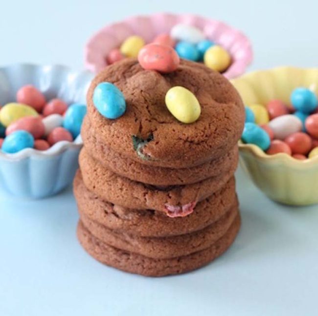 These chocolate pudding cookies with candy eggs look delightful.