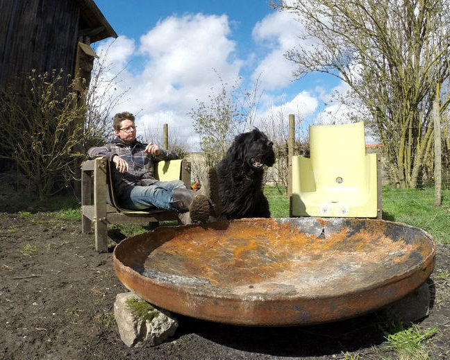 You totally want a bathtub in your yard now, don't you?