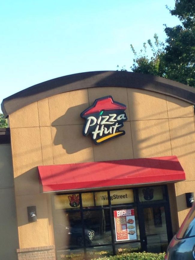 Pizza Hut looks like a man with a hat.