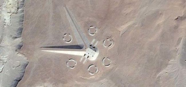 Last week, UFO hunters using Google Earth found this bizarre-looking complex in the desert just outside of Cairo, Egypt.