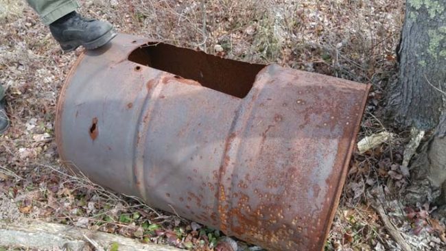 Indigoaway decided to go on a spontaneous hike with a friend. Not long after they began exploring, the two stumbled upon a rusted old barrel. From the outside, it just looked like trash, inside, though?