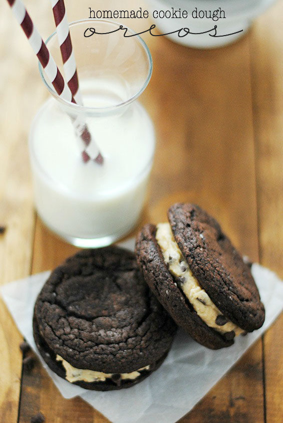 The best thing about these <a href="http://www.somethingswanky.com/homemade-cookie-dough-oreos/" target="_blank">cookie dough Oreos</a> is that the black crumbs won't get stuck in your teeth.