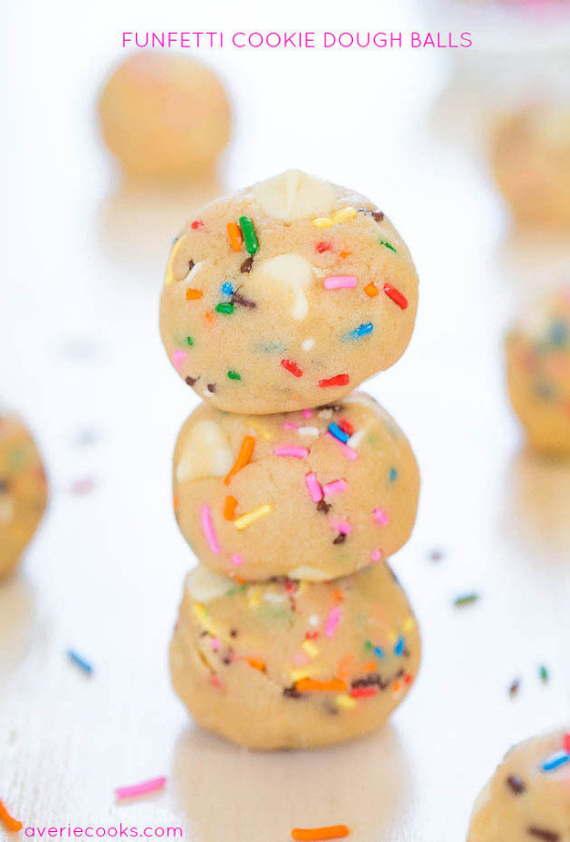 Add a little color to your cookie dough balls with a <a href="http://www.averiecooks.com/2014/08/funfetti-cookie-dough-balls.html" target="_blank">dash of funfetti</a>!