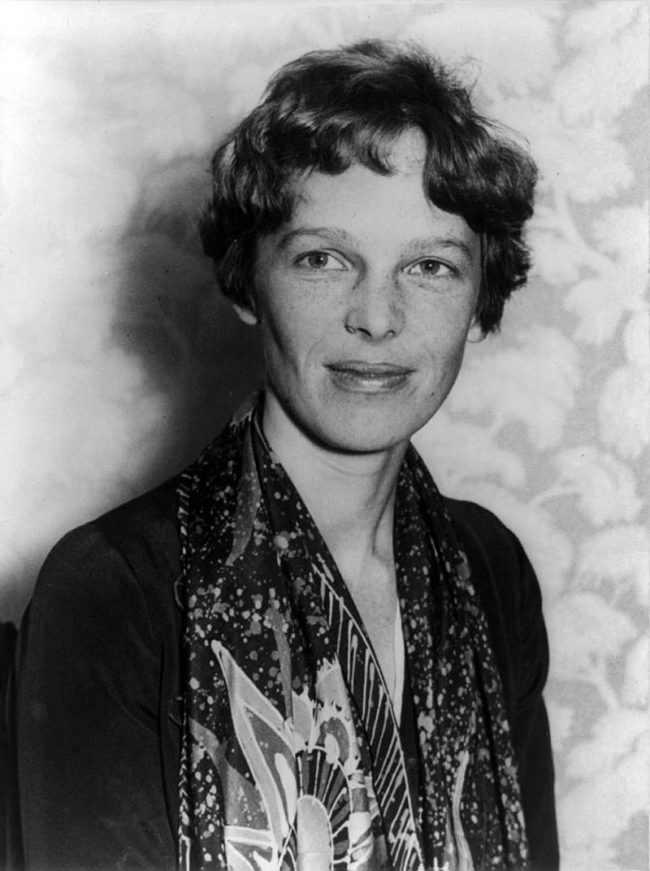 1935: Amelia Earhart makes a nonstop flight from Honolulu to Oakland, California.