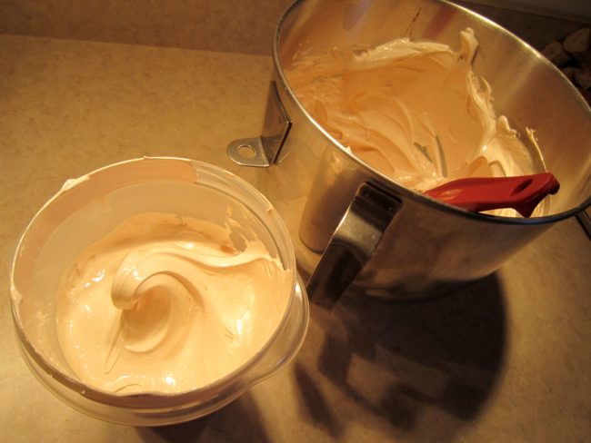 Having trouble stabilizing your whipped cream? Add some marshmallow fluff to the mix!