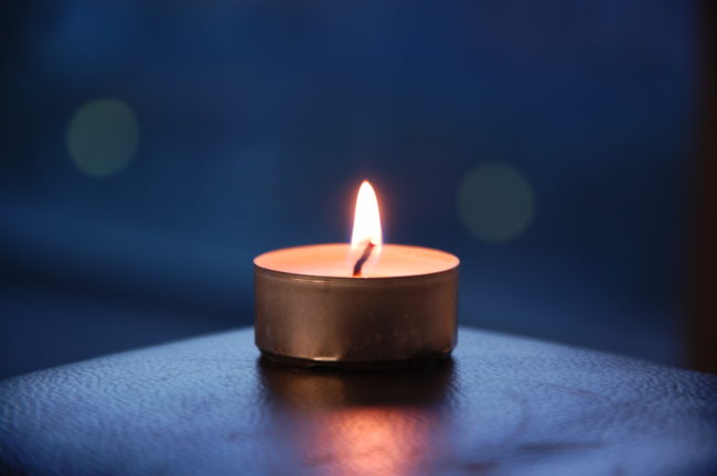 Create a candle with shortening.