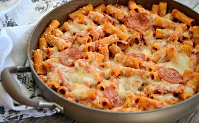 While we're on the topic of carbs...<a href="http://www.365daysofbakingandmore.com/pepperoni-pizza-pasta/" target="_blank">pizza PASTA</a>.