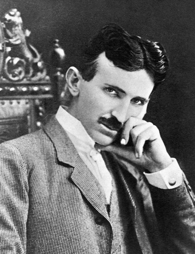 In 1899, Tesla was working at his home in Colorado Springs, Colorado. He set up a lab there in order to experiment with his concept of wireless power transmission, but that wasn't the only avenue he explored.