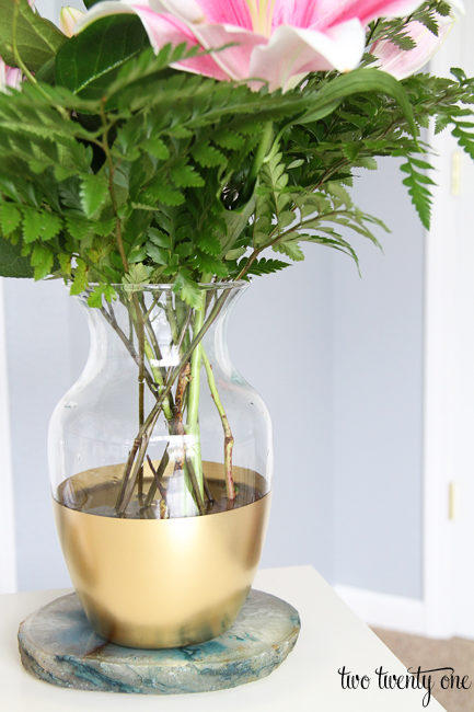 Give a glass vase an <a href="http://www.twotwentyone.net/diy-gold-dipped-vase/" target="_blank">elegant update</a>. 