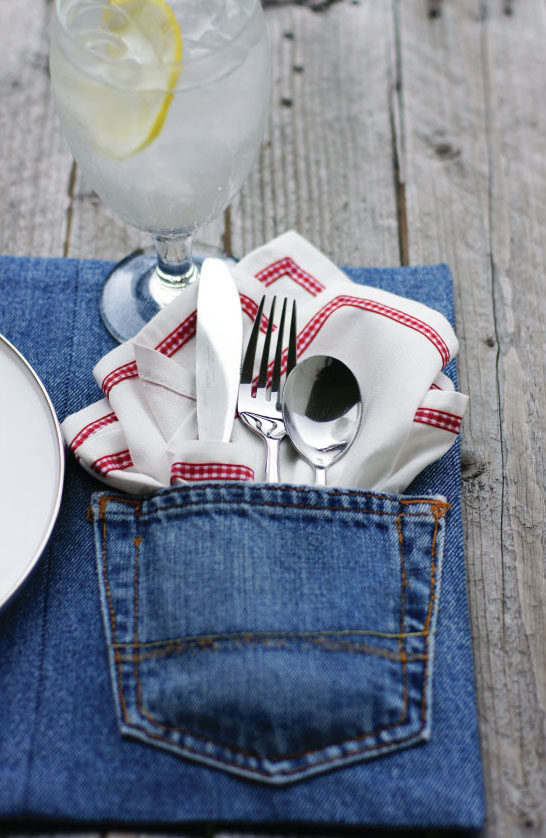 <a href="http://www.todaysnest.com/todays-nest-1/2011/06/sweet-salvation-upcycled-denim-placemat.html?rq=denim" target="_blank">These placemats</a> have a dedicated spot for all your cutlery.