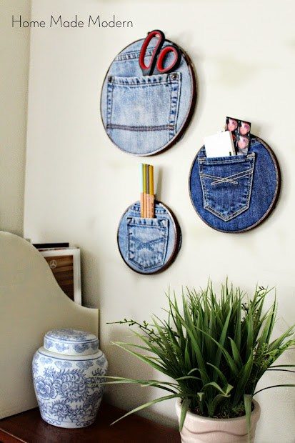 Not only are these <a href="http://homemademodernblog.com/2015/03/denim-pocket-organizers-trend-alert.html" target="_blank">jean organizers</a> stylish, they're practical, too!