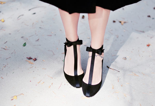 Give pumps a <a href="http://www.lovemaegan.com/2014/11/diy-holiday-shoes-pretty-t-straps-with-ankle-bows.html" target="_blank">festive update</a> with cute bows.