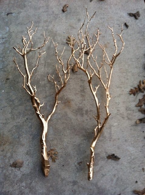 Hey, I can afford branches. So can you! Rummage through your yard, <a href="http://www.weddingomania.com/game-of-thrones-themed-wedding-inspiration/pictures/7215/" target="_blank">slap on some gold spray paint</a>, and put these babies in a vase that you probably stole from your grandma's house.