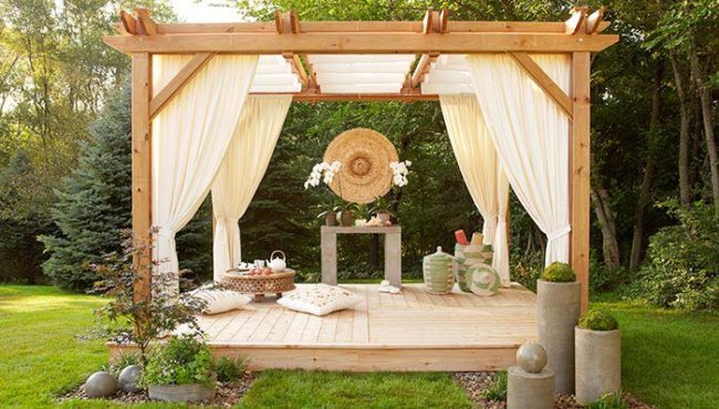 Make your own <a href="http://www.lowes.com/creative-ideas/porch-deck-and-patio/platform-deck/project" target="_blank">outdoor entertaining space</a> in under two weeks!