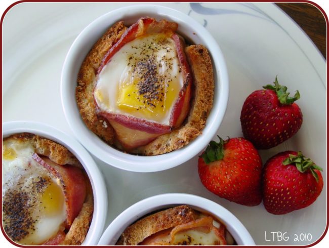 Then again, this <a href="http://lickthebowlgood.blogspot.com/2010/12/blog-post.html" target="_blank">well-balanced breakfast</a> can also work come dinnertime.