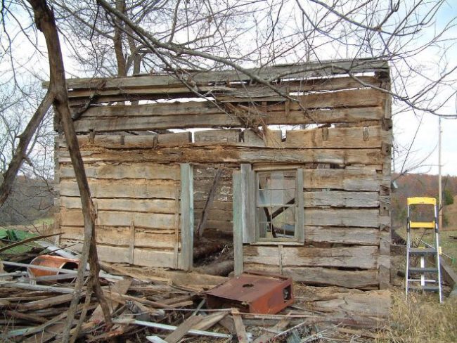 When Aiken expressed interest, the property owner offered to let him have the cabin for free. Being a good guy, however, Aiken gave him $100 and began the restoration process.