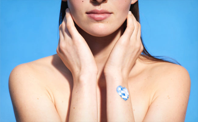 In January of this year, creators from the L'Oreal Group debuted this tiny, wearable device that measures UV exposure.