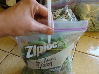 Ensure freshness for your fruits and veggies by grabbing a straw and a Ziploc baggie to suck the excess air out!