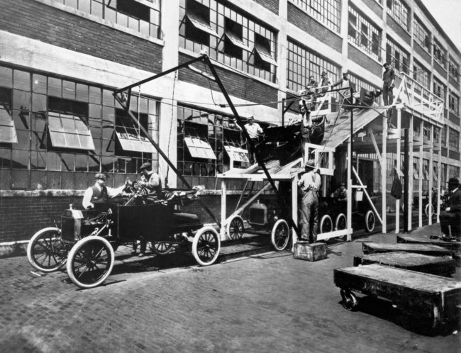 This unconventional assembly line at the Ford Motor Company in Michigan is producing a Model T, but if you ask me, it look's more like a trapeze.  