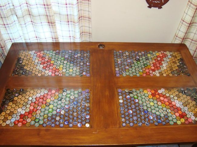 Each bottle cap had to be glued down by hand. To fill in the remaining gaps, he used an epoxy resin.