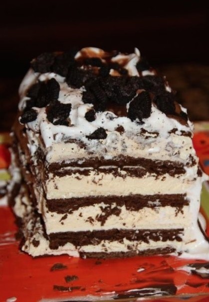 Stack ice cream sandwiches to make your very own layered ice cream cake.