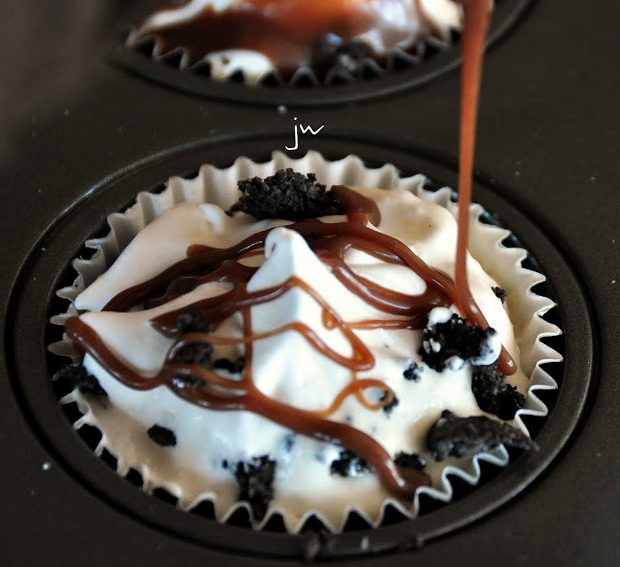 Turn Oreos and ice cream into this cupcake treat!