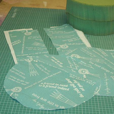 Dezine recommends when cutting out the fabric for the cushion covers, make the circles about 40 millimeters larger than the foam...and don't forget to cut strips for the sides with the same amount of excess cloth.