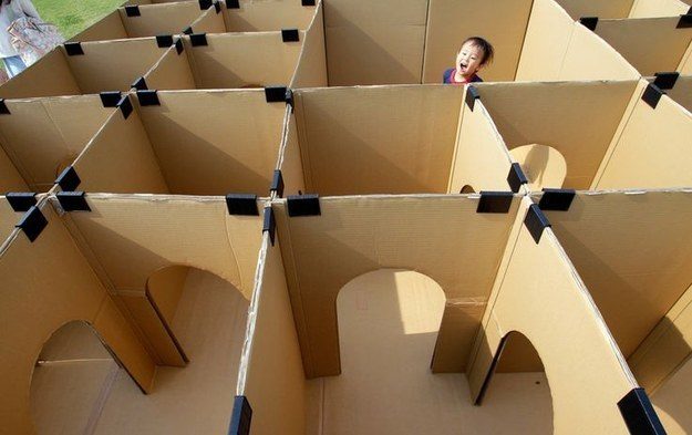 Lose your kids for hours in this crazy <a href="http://www.livinggreenwithbaby.com/homemade-games-and-play-ideas/2/" target="_blank">maze</a>. 