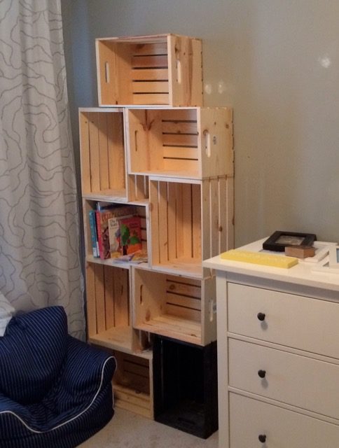 Have extra <a href="http://www.taramichelleinteriors.ca/blog/2015/8/20/diy-crate-bookshelf" target="_blank">crates</a> sitting around? Why not stack and fill them?