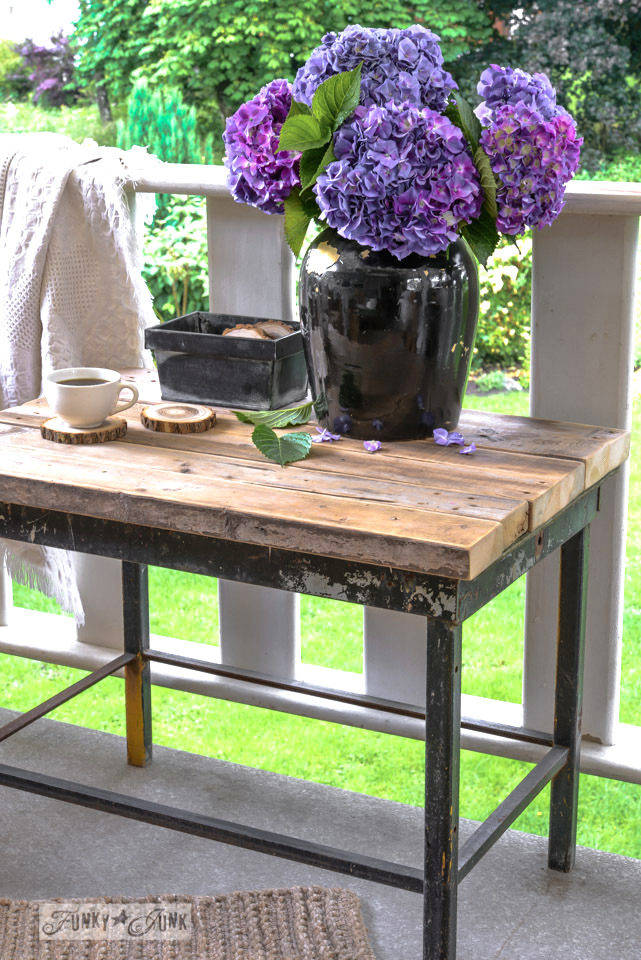 This <a target="_blank" href="www.funkyjunkinteriors.net/2014/06/instant-chunky-2x4-tabletop-with-firewood-coasters.html">rustic table</a> is perfect as patio furniture.