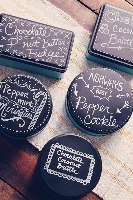 These <a target="_blank" href="http://blog.confessionsofanewoldhomeowner.com/2013/12/christmas-cookie-tins.html">cookie tins</a> are too cute!