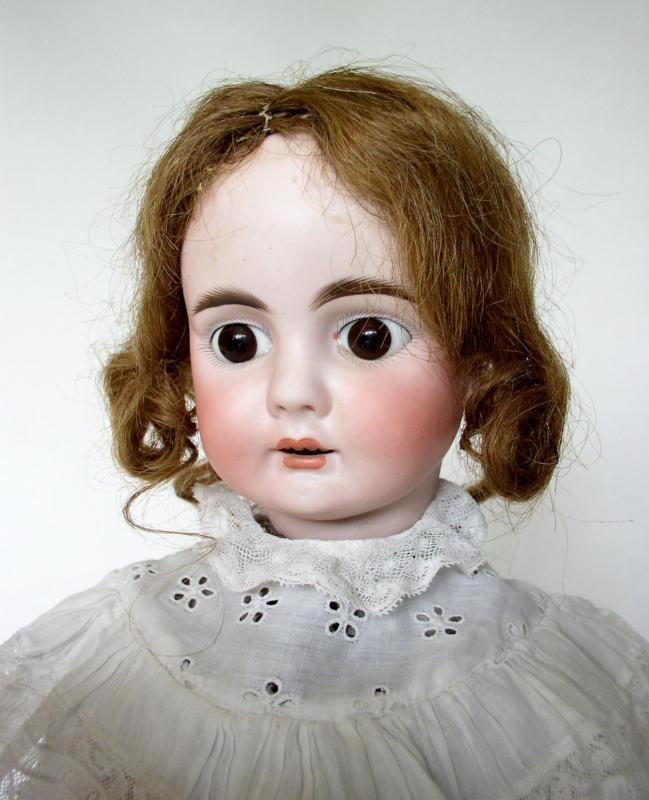 Despite the breakthrough technology contained in these creepy-looking dolls, they were sadly a complete commercial failure for Edison.