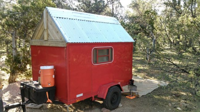 That's when the real makeover began. With a shiny tin roof and a bright red coat of paint, this little trailer was ready to hit the road (and look gorgeous doing it)!