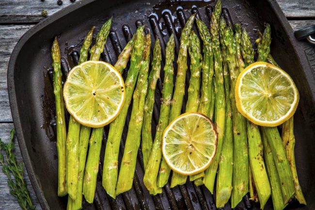 Store asparagus like flowers.