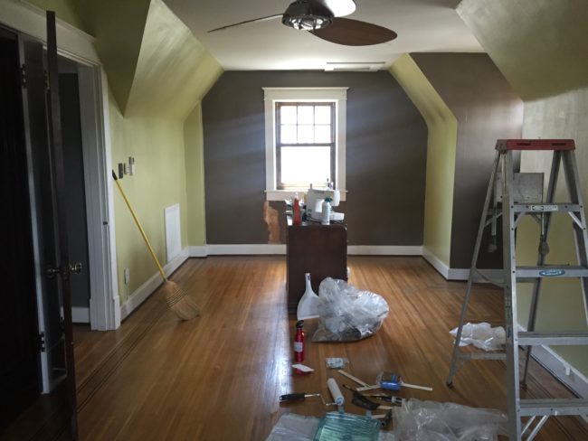 This is the bedroom <a href="https://www.reddit.com/user/RandyDandy61" target="_blank">RandyDandy61</a> started with. Take note of the ugly yellowish-green color left by the previous tenants.