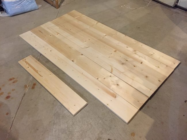 Using six 1 x 6" pine boards, she first cut them down to 60 inches each. The crafter then made a 32-inch reinforcement board.