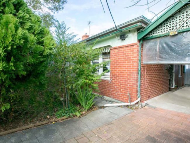This brick house in the city of Adelaide, Australia, can be yours for just for $349,950 AUD ($263,500 USD). Not too shabby, right?