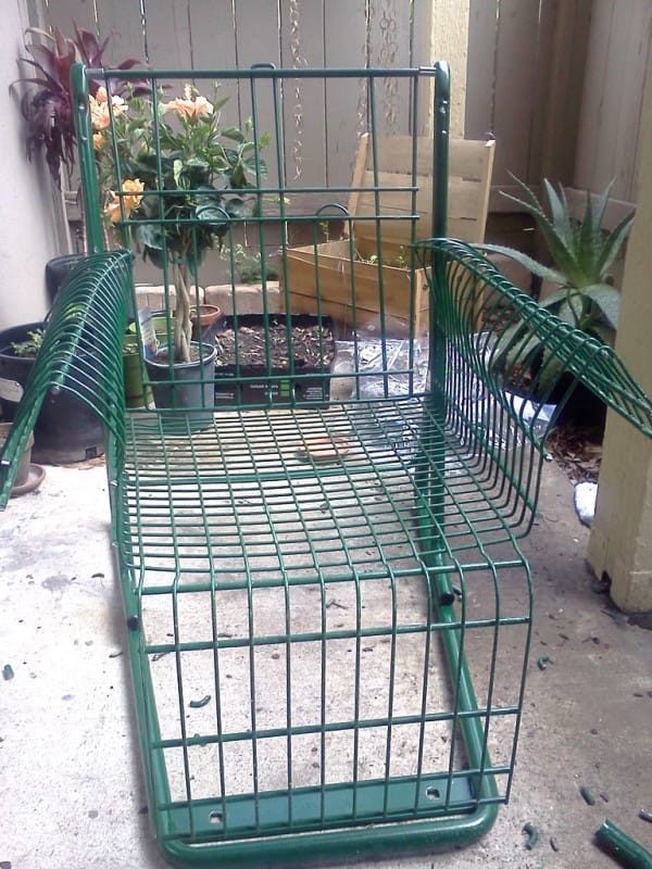 It looks very comfortable. You almost can't tell it used to be a shopping cart!