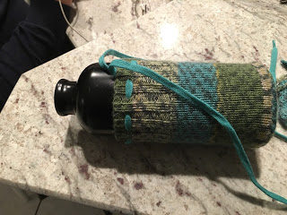Who knew a <a href="http://knitsarina.blogspot.ru/2015/11/what-to-do-with-hole-y-socks-part-3.html" target="_blank">water bottle</a> could look so good? 