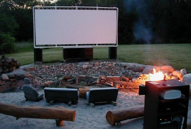 Ambitious crafters can tackle this awesome <a href="http://www.pvcplans.com/movie%20screen.htm" target="_blank">movie screen</a> project.