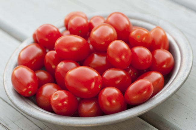 <strong>Life Hack: </strong>You can cut cherry tomatoes by placing them in one layer between two plates and slicing through.