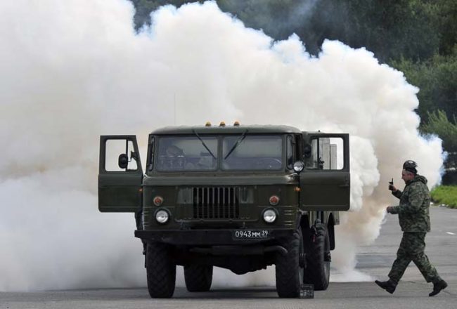 About 20 trucks equipped with smoke machines flooded the port and city with the fog from a variety of angles. One newscaster quoted a military source who said that the smoke was a mixture of diesel oil plume, additives, and smoke from coke distilling.