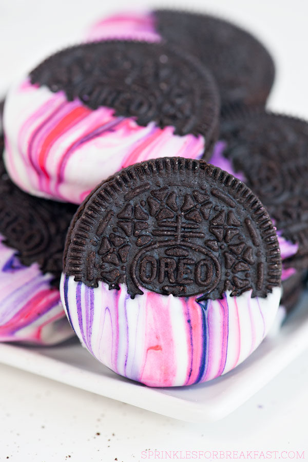 <a href="http://www.sprinklesforbreakfast.com/sprinkles-for-breakfast/marbled-oreos" target="_blank">Marbled Oreos</a> are a true work of art.