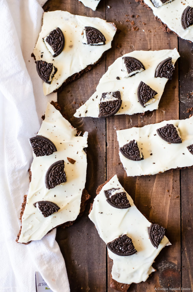 How pretty does this <a href="http://cookienameddesire.com/cookies-and-cream-brownie-bark/" target="_blank">cookies and cream brownie bark</a> look?