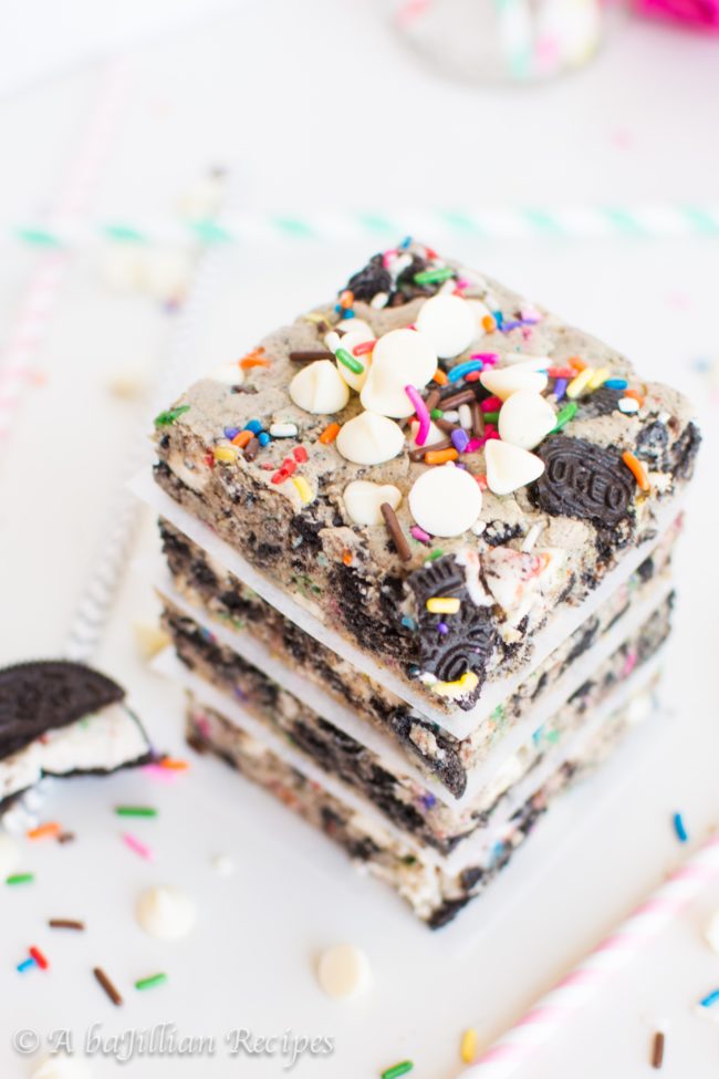 <a href="http://www.abajillianrecipes.com/2016/07/05/funfetti-cookies-n-creme-blondies/" target="_blank">This recipe</a> combines my three favorite things: funfetti, Oreos, and blondies.