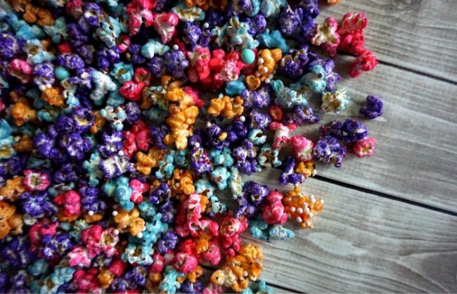 Make your fantasies come true with this colorful <a target="_blank" href="http://nerdymamma.com/unicorn-popcorn/">unicorn popcorn</a>!