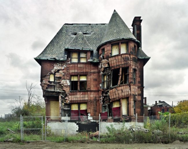 This house in Detroit, Michigan, looks like it came straight out of a horror movie.