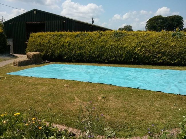 <a href="https://www.reddit.com/user/Dannyl3oy" class="author may-blank id-t2_9hq5s" target="_blank">Dannyl3oy</a> and his friends laid out the liner to make sure they had found the perfect spot for their DIY swimming pool.