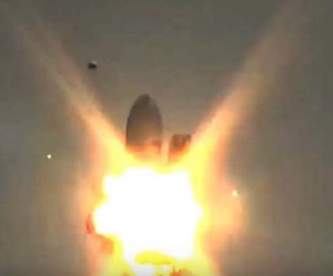 The object makes an appearance just before the explosion begins and cannot be seen afterward.