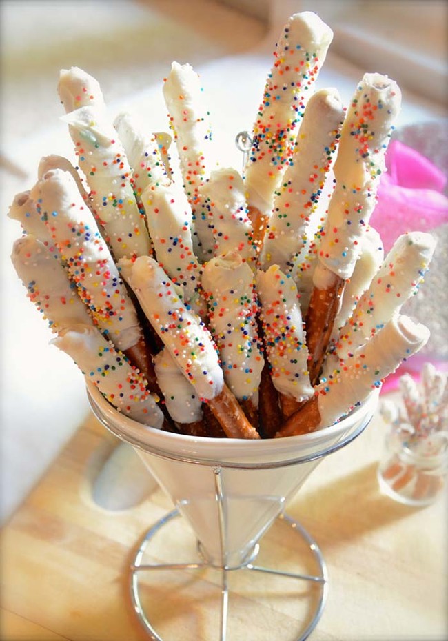 This <a href="http://thehousewifeintrainingfiles.com/birthday-cake-pretzels/" target="_blank">salty-sweet treat</a> of cake batter-dipped pretzels is sure to please everyone.